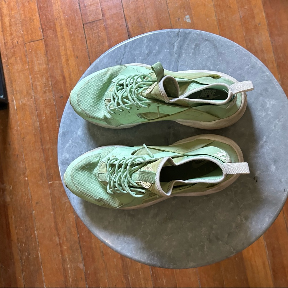 Nike Mint Green huaraches